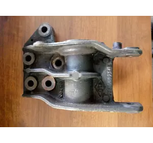 Кронштейн подвесного подшипника полуоси Opel Movano (1998-2003) 2.5D, 2.8DTi, 7700308754, 7700308754E Кронштейн подвесного подшипника полуоси Opel Movano (1998-2003) 2.5D, 2.8DTi, 7700308754, 7700308754E