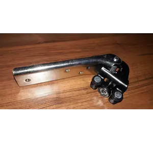 Средний ролик боковой двери с рычагом Nissan Interstar (2003-2010), 7700352379, RWS 1041 Средний ролик боковой двери с рычагом Nissan Interstar (2003-2010), 7700352379, RWS 1041