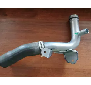 Патрубок системи охолодження Opel Vivaro (2006-2014) 2.0dci 8200801589,8200365275 Патрубок системи охолодження Opel Vivaro (2006-2014) 2.0dci 8200801589,8200365275