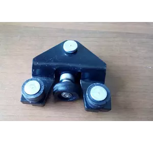 Нижний ролик боковой двери Nissan Primastar (2000-2011), 8242000QAB, RWS 1045 Нижний ролик боковой двери Nissan Primastar (2000-2011), 8242000QAB, RWS 1045