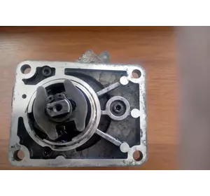 Б/У Вакуумный насос Peugeot Boxer II (2002-2006) 2.8HDi, 456563, F009D00058 Б/У Вакуумный насос Peugeot Boxer II (2002-2006) 2.8HDi, 456563, F009D00058