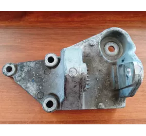 Б/У Кронштейн подушки двигателя правой (крепление, подушка) Peugeot Expert (1995-2004) 2.0HDI 1807T5,1495036080 Б/У Кронштейн подушки двигателя правой (крепление, подушка) Peugeot Expert (1995-2004) 2.0HDI 1807T5,1495036080