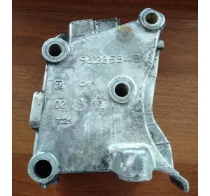 Б/У Кронштейн крепления двигателя Peugeot Partner M59 (2003-2008) 1.9D 96285843,9636759880 Б/У Кронштейн крепления двигателя Peugeot Partner M59 (2003-2008) 1.9D 96285843,9636759880