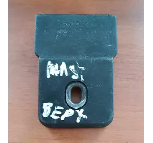 Б/У Фіксатор задніх дверей верхній Renault Master II (1998-2003) 7700353019 Б/У Фіксатор задніх дверей верхній Renault Master II (1998-2003) 7700353019