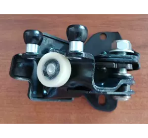 Ролик бокових дверей лівих середній Peugeot Boxer III (2006-2014) 1611731780, 9033S3,GP1344420080 Ролик бокових дверей лівих середній Peugeot Boxer III (2006-2014) 1611731780, 9033S3,GP1344420080