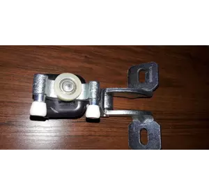 Средний ролик боковой двери Peugeot Boxer (1994-2002), 8933K1, 9033E9, GP735307390 Средний ролик боковой двери Peugeot Boxer (1994-2002), 8933K1, 9033E9, GP735307390